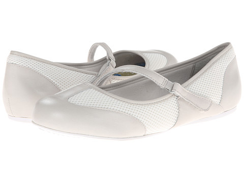SoftWalk - Nadia (Smoke/White) Women's Flat Shoes | 6pm