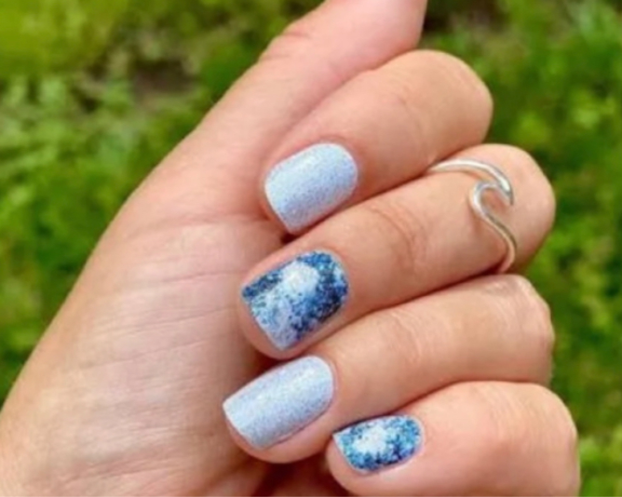 Serious #nailboss vibes, love the alternating accent and solids!

#LTKbeauty